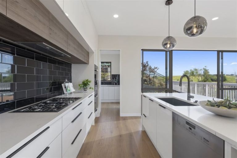 Photo of property in 22 Longshore Drive, Long Bay, Auckland, 0630