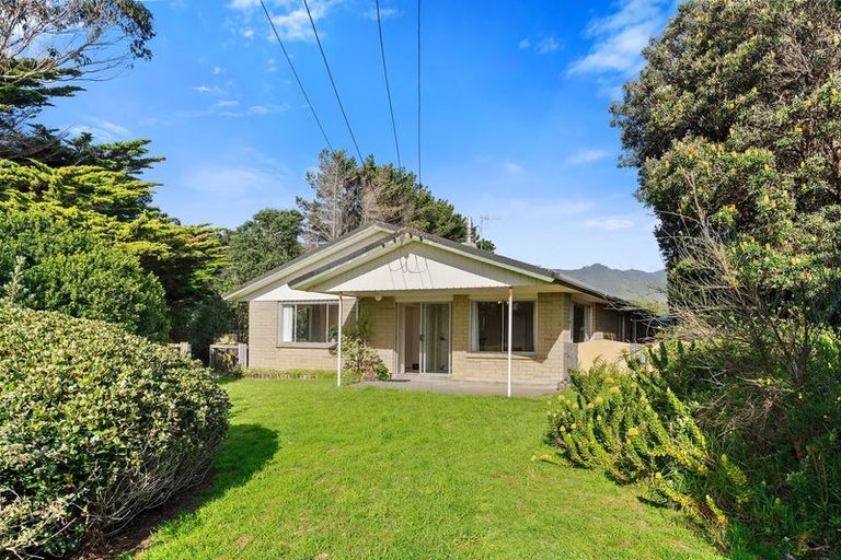 Photo of property in 107 Paetawa Road, Peka Peka, Waikanae, 5391