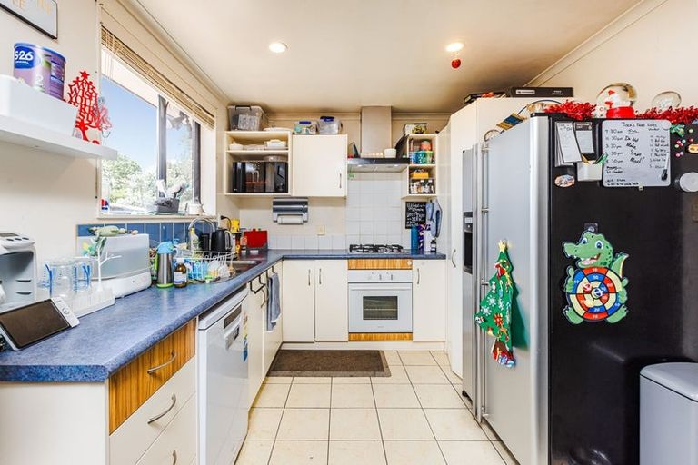 Photo of property in 28 Ranch Place, Pukekohe, 2120