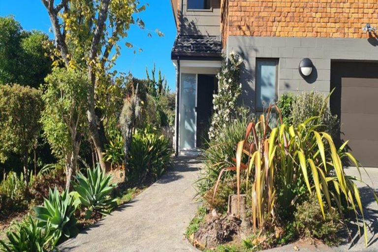 Photo of property in 16 Valdese Rise, Browns Bay, Auckland, 0630