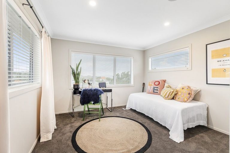 Photo of property in 58 Nicholson Road, Khandallah, Wellington, 6035