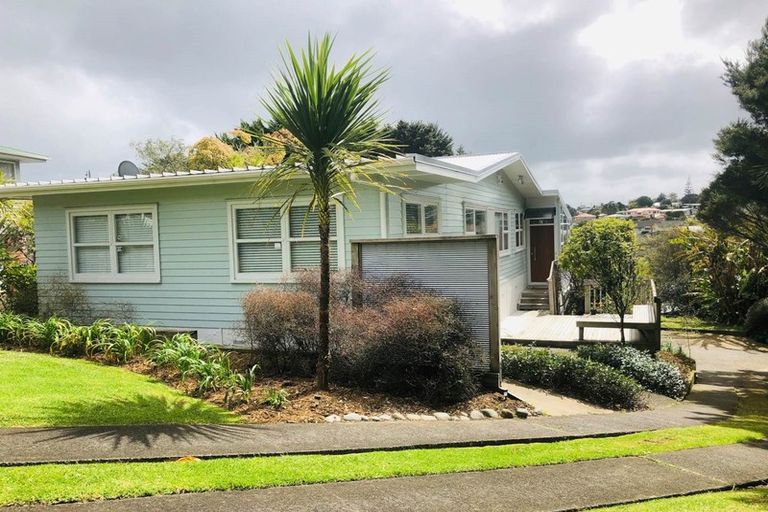 Photo of property in 18 Madison Place, Forrest Hill, Auckland, 0620