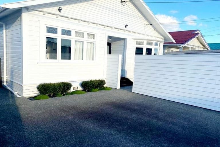 Photo of property in 10 Plunket Avenue, Petone, Lower Hutt, 5012