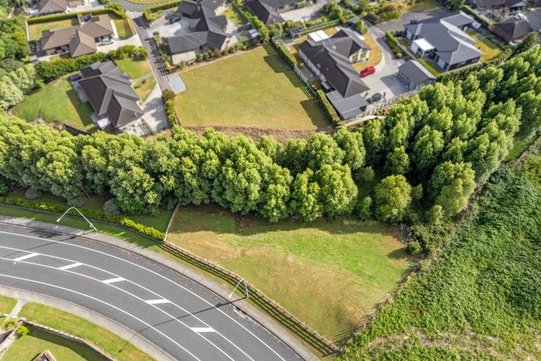 Photo of property in 8 Jade Crescent, Timberlea, Upper Hutt, 5018