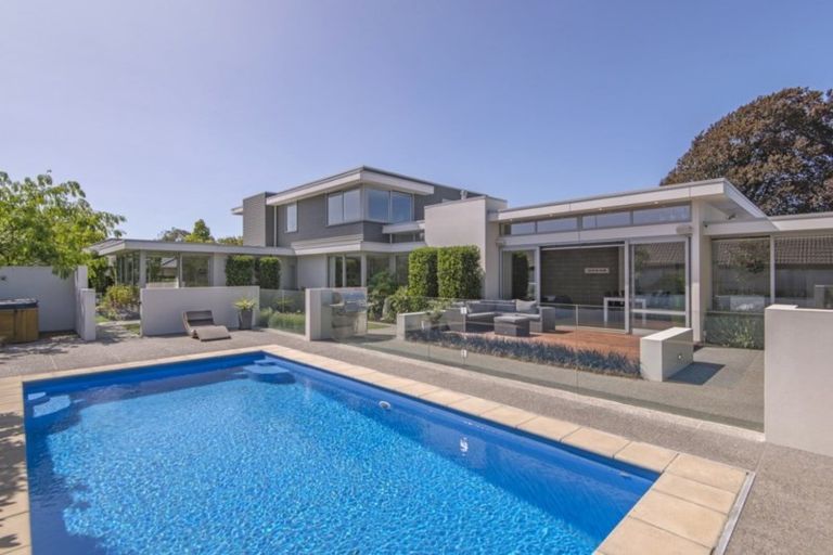 Photo of property in 25 Garreg Road, Fendalton, Christchurch, 8052