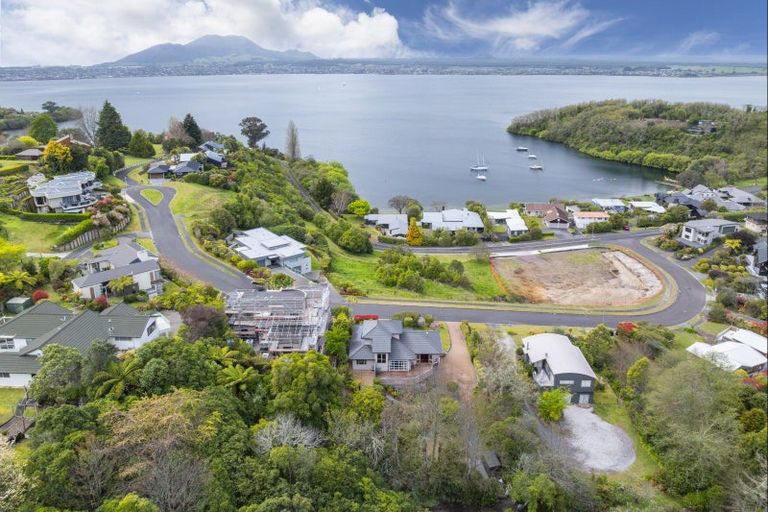 Photo of property in 19 Te Urunga Place, Acacia Bay, Taupo, 3330