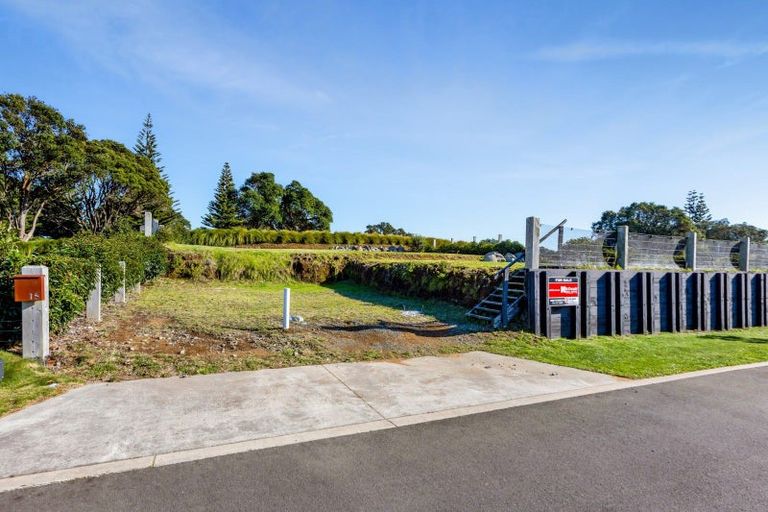 Photo of property in 15 Kotare Drive, Waiwhakaiho, New Plymouth, 4312