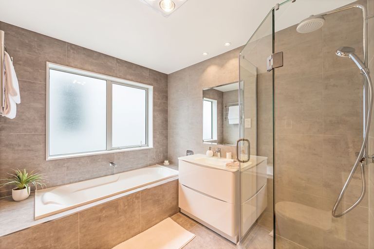 Photo of property in 41 Ascension Crescent, Orewa, 0931