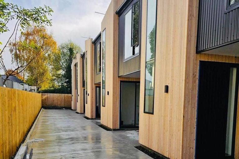 Photo of property in 2/55 Mathesons Road, Phillipstown, Christchurch, 8011