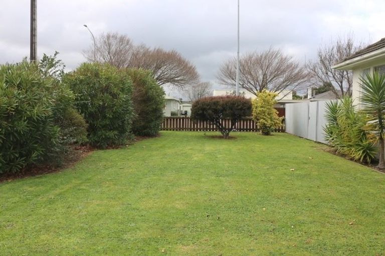 Photo of property in 660 Featherston Street, Roslyn, Palmerston North, 4414