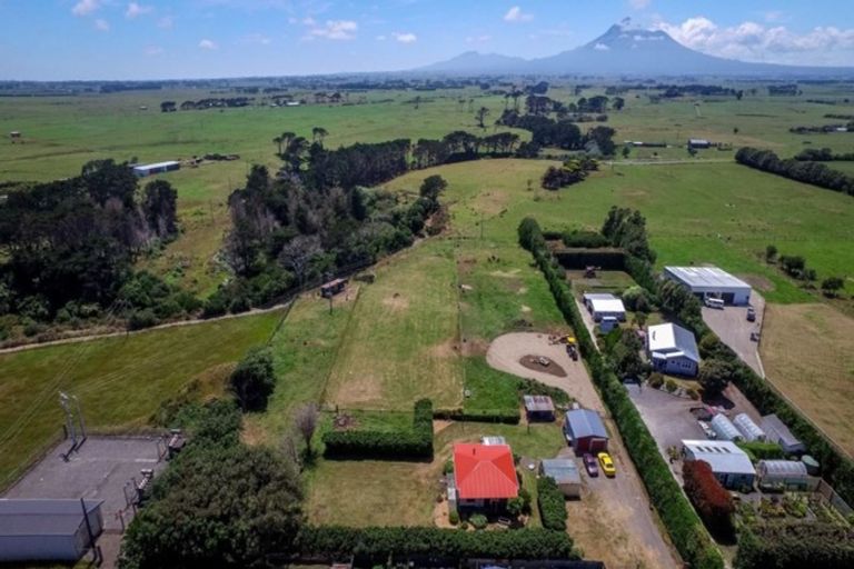 Photo of property in 185 Tasman Street, Opunake, 4616