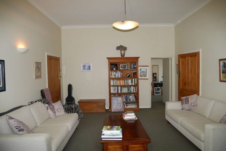 Photo of property in 152 Kelburn Parade, Kelburn, Wellington, 6012