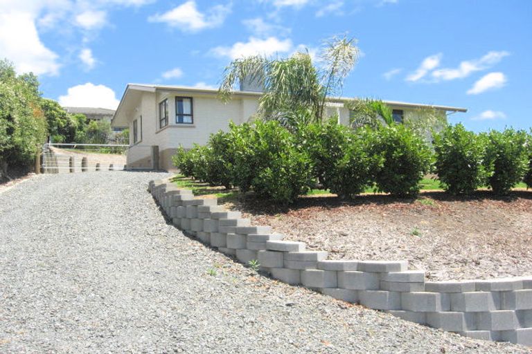 Photo of property in 16 Leslie Road, Cable Bay, 0420