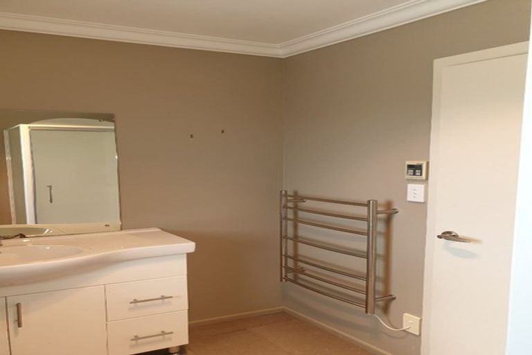 Photo of property in 123 Te Puia Drive, Aotea, Porirua, 5024