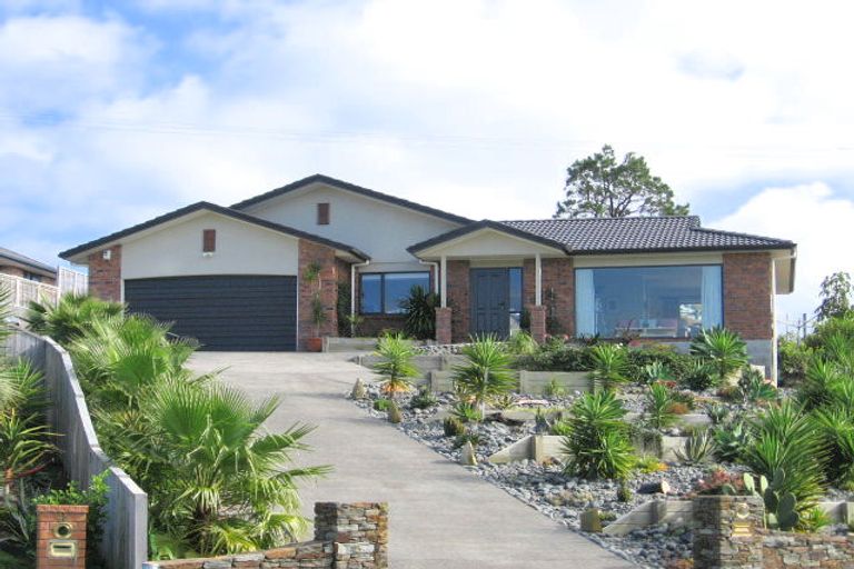 Photo of property in 45 Roberta Crescent, Orewa, 0931