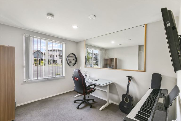 Photo of property in 28 Opito Way, East Tamaki, Auckland, 2013