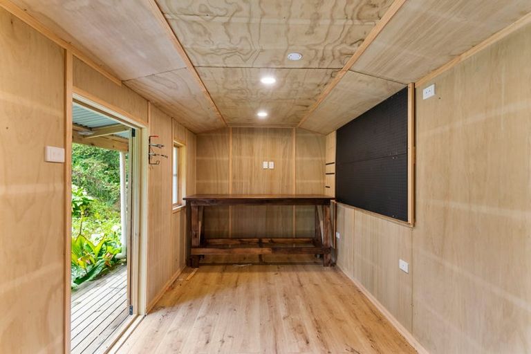 Photo of property in 33 Churchill Road, Cockle Bay, Auckland, 2014