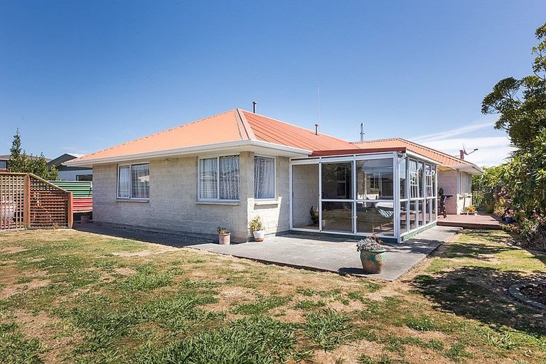 Photo of property in 21 Colonial Place, Kelvin Grove, Palmerston North, 4414