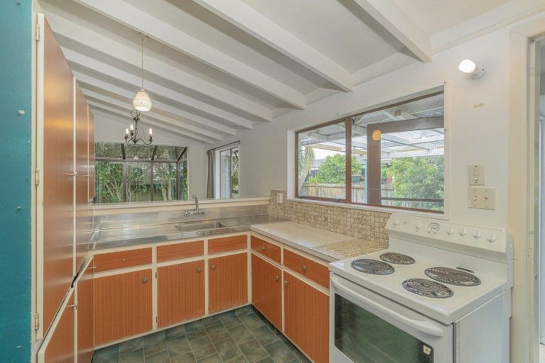 Photo of property in 20 Annette Place, Whitianga, 3510