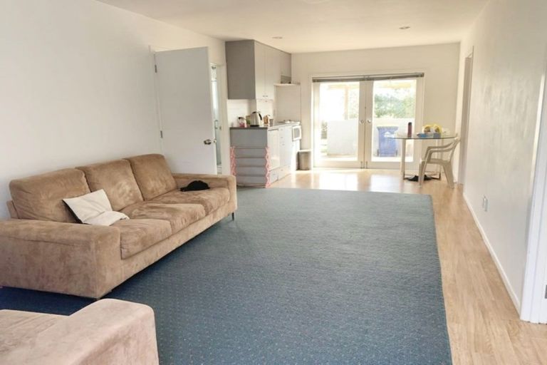 Photo of property in 9 Cheryl Place, Hillcrest, Auckland, 0627