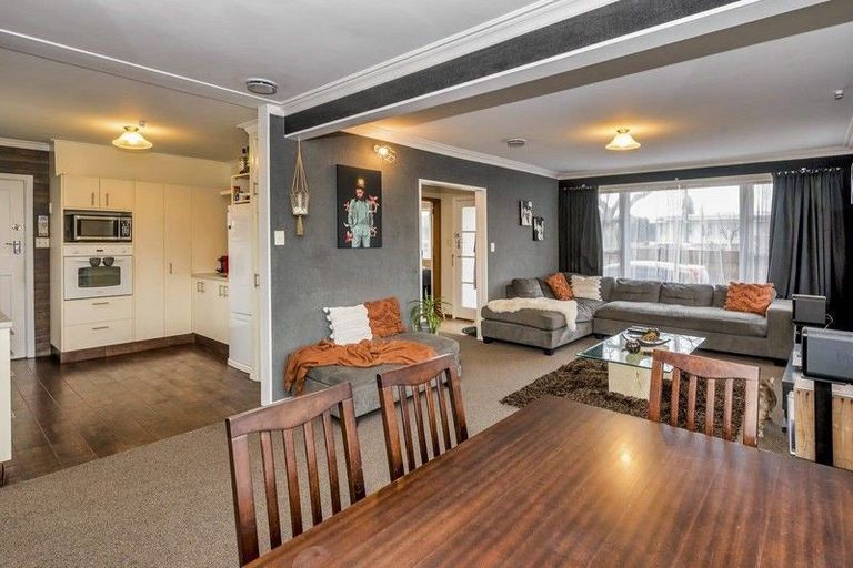 Photo of property in 593 Queen Street East, Levin, 5510