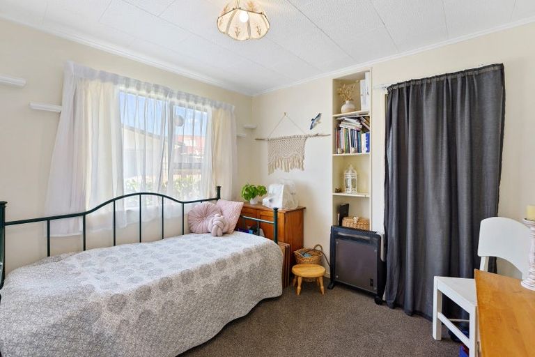 Photo of property in 15 Colenso Place, Otaki Beach, Otaki, 5512