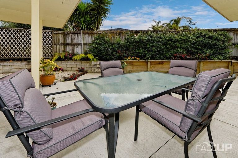 Photo of property in 9 Harbour Lights Close, West Harbour, Auckland, 0618