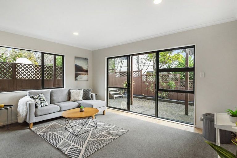 Photo of property in 1/6 Sunnydale Place, Oteha, Auckland, 0632