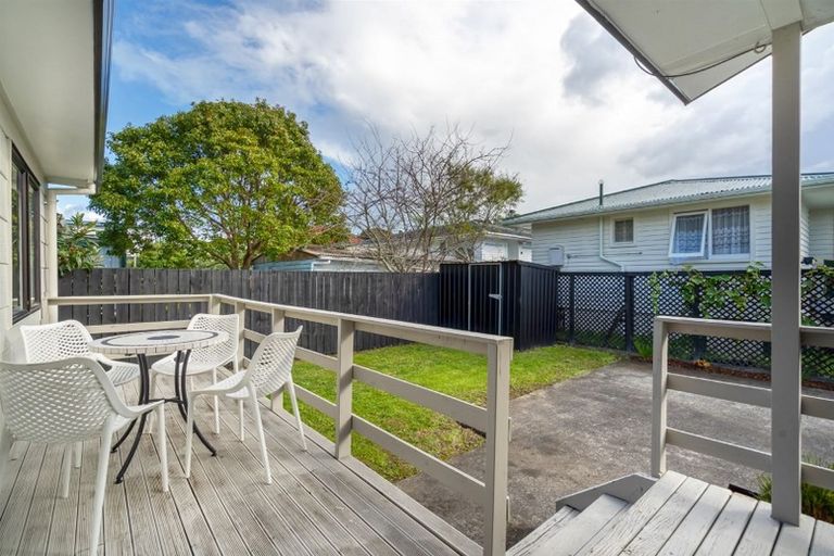 Photo of property in 2/8 Lingfield Street, Glenfield, Auckland, 0629