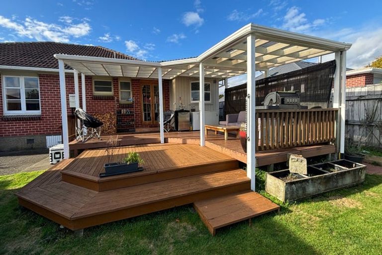 Photo of property in 2 Cole Grove, Wallaceville, Upper Hutt, 5018