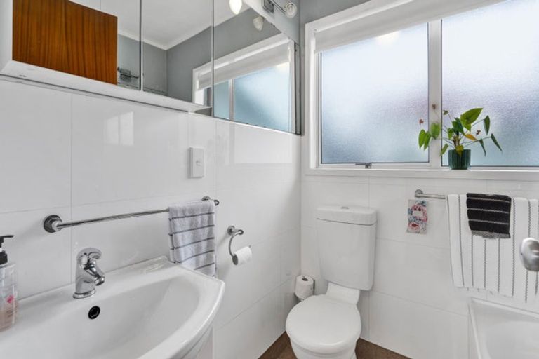 Photo of property in 13 Kowhai Street, Strandon, New Plymouth, 4312