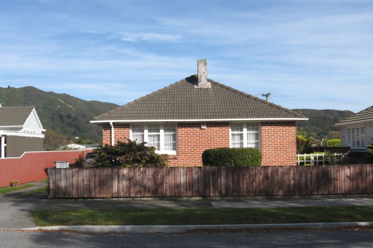 Photo of property in 18 Harris Street, Naenae, Lower Hutt, 5011
