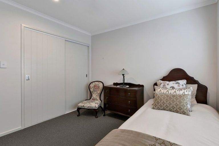 Photo of property in 425 Mangorei Road, Highlands Park, New Plymouth, 4312