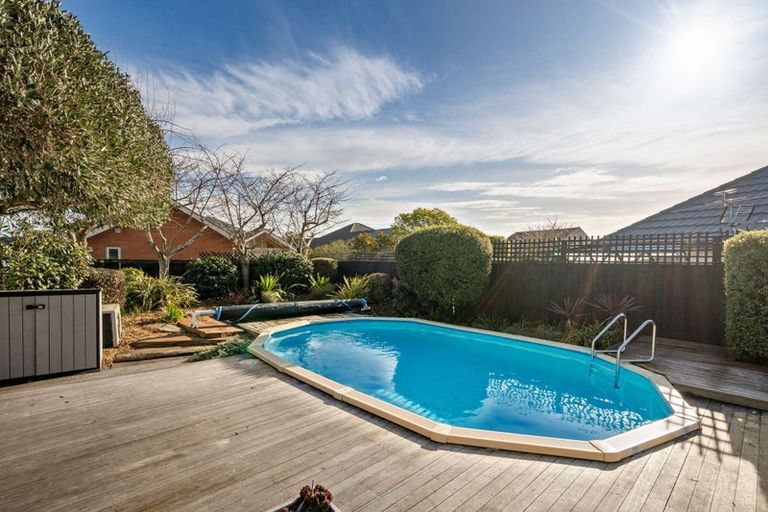 Photo of property in 28 Linkwater Way, Parklands, Christchurch, 8083