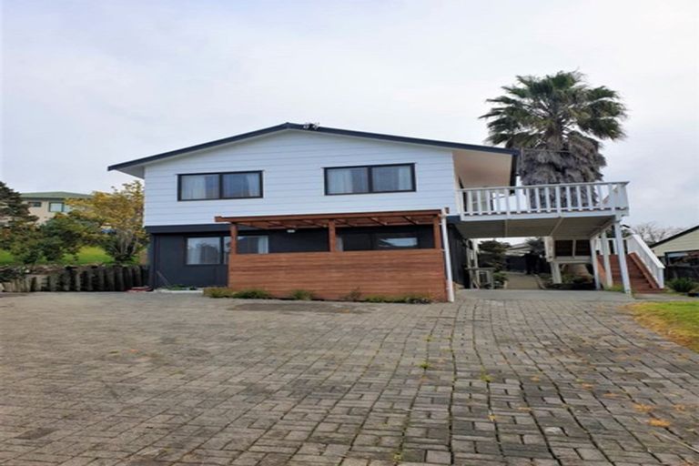 Photo of property in 5 Melia Grove, Goodwood Heights, Auckland, 2105
