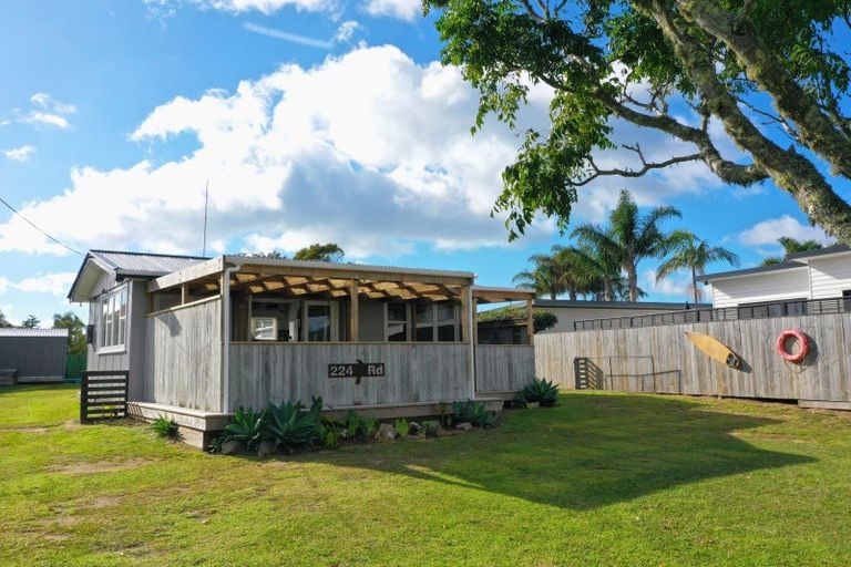 Photo of property in 224 Tui Road, Whangamata, 3620