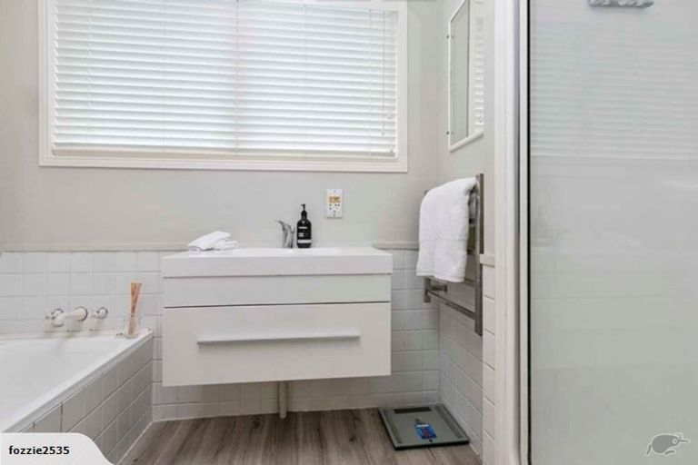 Photo of property in 3 Janet Street, Sunnyhills, Auckland, 2010