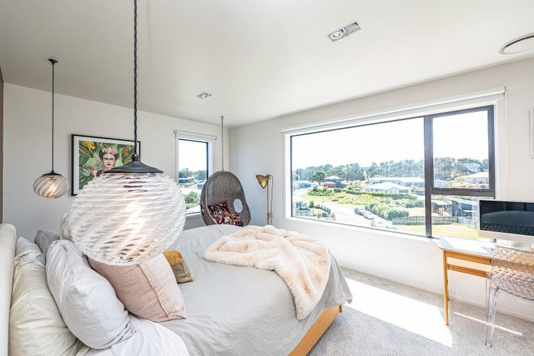 Photo of property in 24 Golf Vue Place, Castlecliff, Whanganui, 4501