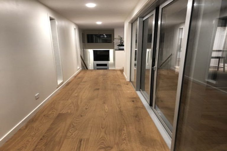 Photo of property in 2/1 Korau Road, Greenlane, Auckland, 1051