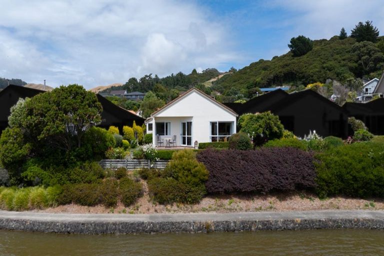 Photo of property in 4 Lakeside Villas, Whitby, Porirua, 5024