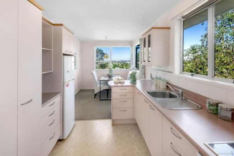 Photo of property in 14 Kerria Place, Sunnynook, Auckland, 0620