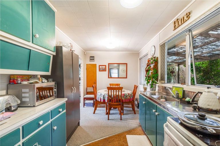 Photo of property in 62 Kamara Road, Glen Eden, Auckland, 0602