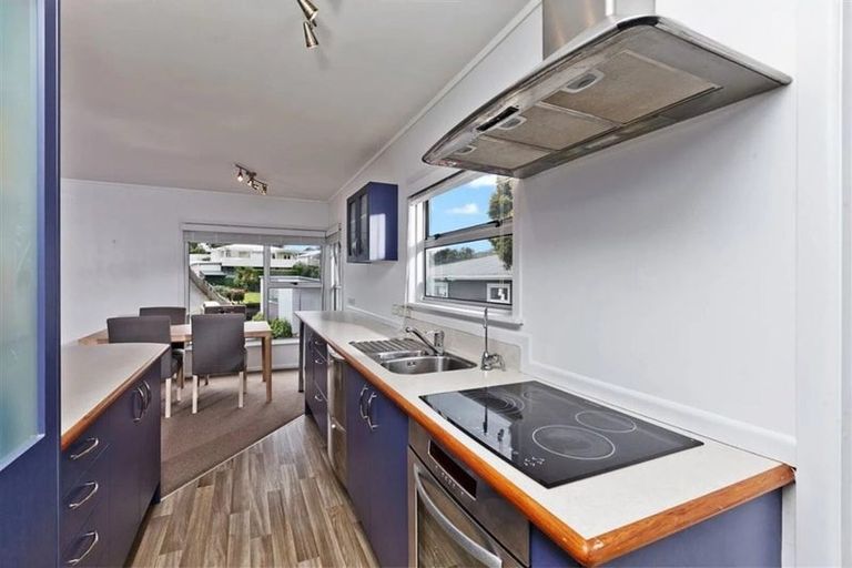Photo of property in 10 Saffron Street, Birkdale, Auckland, 0626