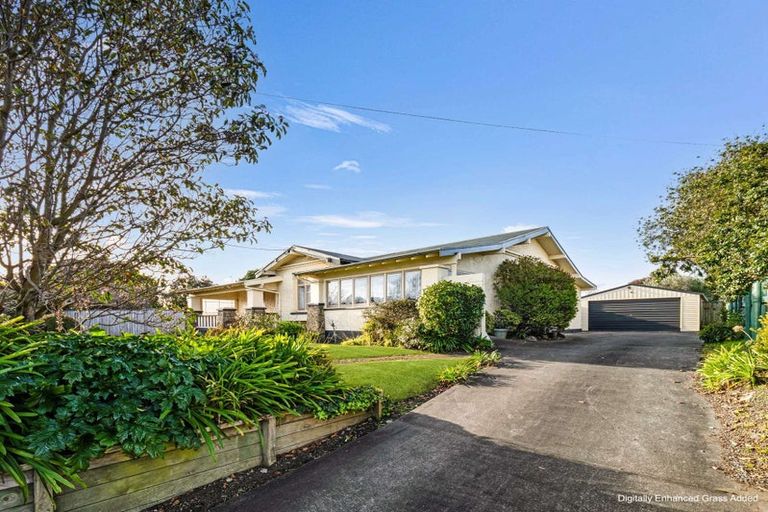 Photo of property in 28 Carlton Avenue, Gonville, Whanganui, 4501