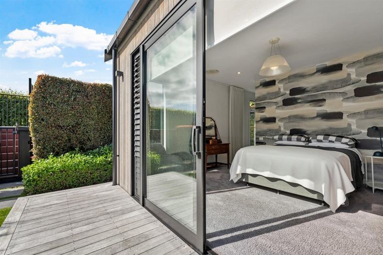 Photo of property in 15 Wrybill Way, Point Wells, 0986