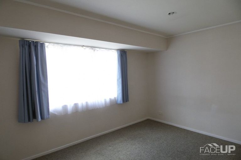 Photo of property in 72 Kingdale Road, Henderson, Auckland, 0610