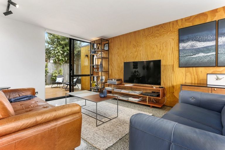 Photo of property in 11a Norma Avenue, Te Atatu South, Auckland, 0610