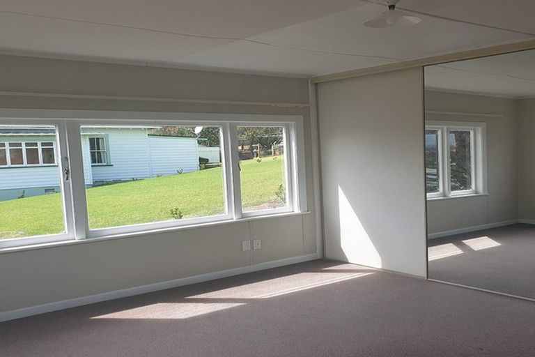 Photo of property in 15 Awaroa Road, Helensville, 0800