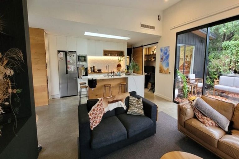 Photo of property in 11 Laing Crescent, Heathcote Valley, Christchurch, 8022