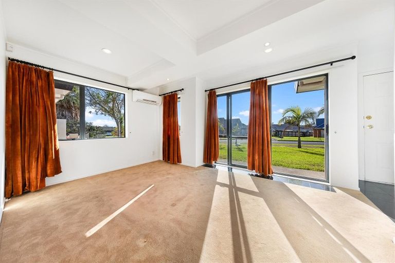 Photo of property in 1 Waylen Place, Burswood, Auckland, 2013